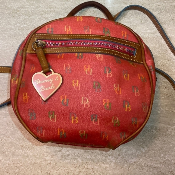 💥HOT💥 VINTAGE Dooney & Bourke red / pink Leather Rainbow logo DB Mini Backpack - Picture 2 of 7